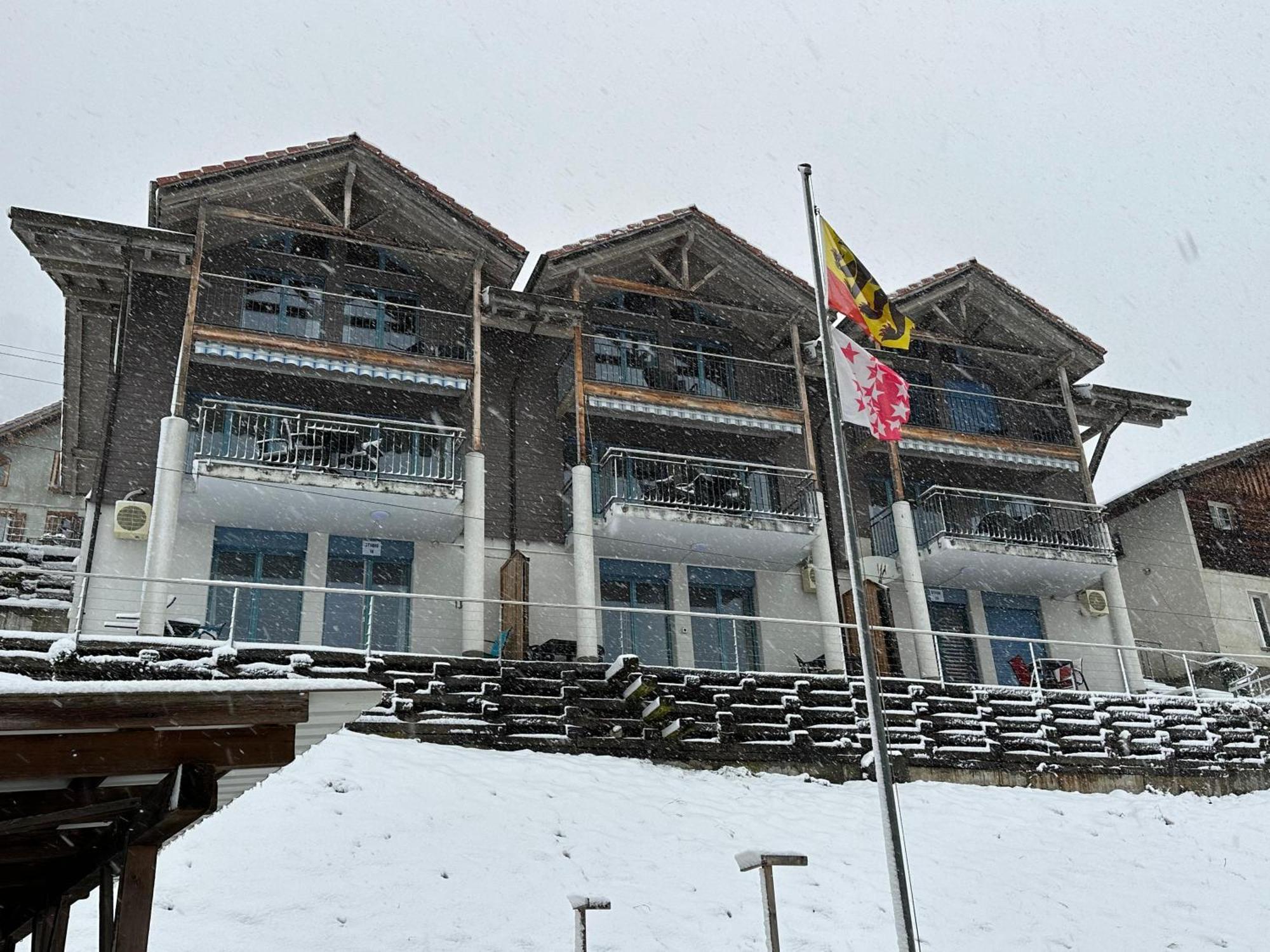 Lake Facing Studio Niederried bei Interlaken ภายนอก รูปภาพ